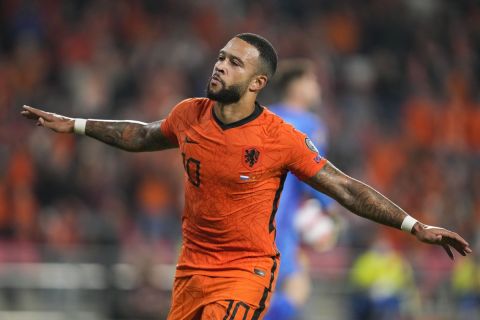 Ο Ντεπάι πανηγυρίζει γκολ στο Ολλανδία - Τουρκία