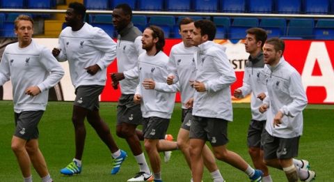 "Liverpool's players run during a training session at the Madrigal Stadium in Vila-real on April 27, 2016 on the eve of the UEFA Europa League semifinals first leg football match Villarreal CF vs Liverpool FC / AFP / JOSE JORDAN        (Photo credit should read JOSE JORDAN/AFP/Getty Images)"
