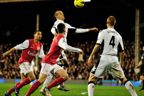 Fulham's English striker Bobby Zamora (2nd L) keeps his eye on the ball during the English Premier League football match between Fulham and Arsenal at Craven Cottage in London, England on January 2, 2012. AFP PHOTO/GLYN KIRK

RESTRICTED TO EDITORIAL USE. No use with unauthorized audio, video, data, fixture lists, club/league logos or live services. Online in-match use limited to 45 images, no video emulation. No use in betting, games or single club/league/player publications (Photo credit should read GLYN KIRK/AFP/Getty Images)