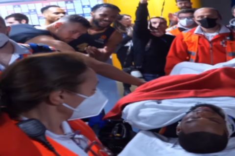 Μονακό: Το χειροκρότημα των συμπαικτών του στον τραυματία Λόιντ στα αποδυτήρια και η αφιέρωση της μεγάλης νίκης