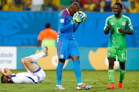 CUIABA, BRAZIL - JUNE 21: Vincent Enyeama of Nigeria reacts as teammate Juwon Oshaniwa looks on during the 2014 FIFA World Cup Group F match between Nigeria and Bosnia-Herzegovina at Arena Pantanal on June 21, 2014 in Cuiaba, Brazil.  (Photo by Matthew Lewis/Getty Images)