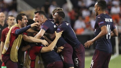 Arsenal players celebrate after forward Alexandre Lacazette scoried his side's second goal during the Europa League semifinal soccer match, second leg, between Valencia and Arsenal at the Camp de Mestalla stadium in Valencia, Spain, Thursday, May 9, 2019. (AP Photo/Alberto Saiz)