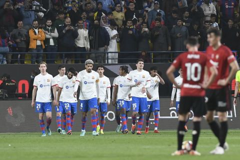 Οι παίκτες της Μπαρτσελόνα πανηγυρίζουν γκολ που σημείωσαν κόντρα στην Οσασούνα για τα ημιτελικά του Supercopa 2024 στο "Αλ Αγουάλ Παρκ", Ριάντ | Πέμπτη 11 Ιανουαρίου 2024