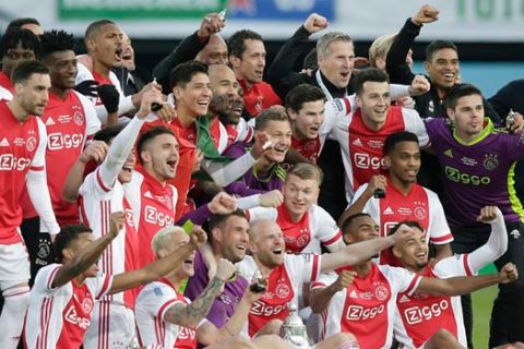 Οι παίκτες του Άγιαξ πανηγυρίζουν την κατάκτηση του KNVB Beker 2020-2021 στον τελικό με τη Φιτέσε στο "Ντε Κάιπ", Ρότερνταμ | Κυριακή 18 Απριλίου 2021