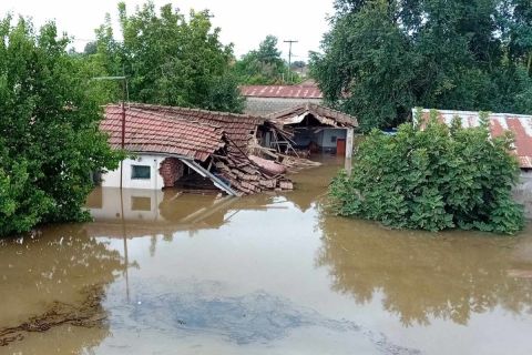 Κακοκαιρία Ντάνιελ: Δίπλα στους πλημμυροπαθείς ο ΕΣΑΚΕ και ο Ελληνικός Ερυθρός Σταυρός