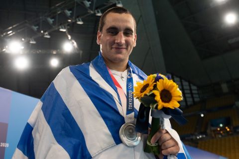 Ο Στέλιος Αργυρόπουλος με το μετάλλιο στο Τόκιο