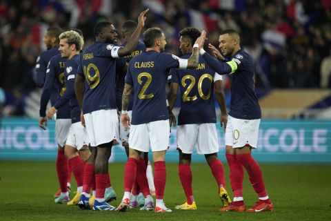 Οι παίκτες της Γαλλίας πανηγυρίζουν γκολ που σημείωσαν κόντρα στο Γιβραλτάρ για τα προκριματικά του Euro 2024 στην "Άλιαντς Ριβιέρα", Νίκαια | Σάββατο 18 Νοεμβρίου 2023