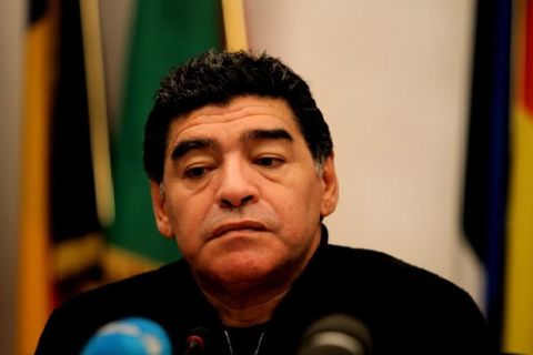 ROME, ITALY - FEBRUARY 14:  Diego Maradona speaks to the media about his ongoing legal dispute with the Italian Tax authorities during a press conference at the European Union office on February 14, 2014 in Rome, Italy. The former footballer is accused of tax evasion and is said to owe almost 40 million Euros in unpaid tax on undeclaired earnings. Maradona denies these claims.  (Photo by Paolo Bruno/Getty Images)