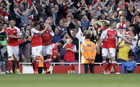 Arsenal players celebrate their goal during the English Premier League soccer match between Arsenal and Manchester United at the Emirates stadium in London, Sunday, May 7, 2017. (AP Photo/Matt Dunham)