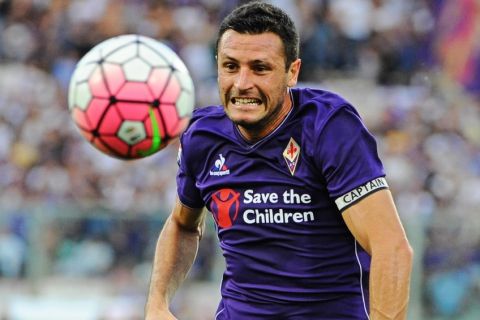 Fiorentina' defender Mauel Pasqual in action during the Italian Serie A soccer match between ACF Fiorentina and CFC Genoa at Artemio Franchi Stadium in Florence, 12 September 2015. ANSA/ MAURIZIO DEGL'INNOCENTI 
