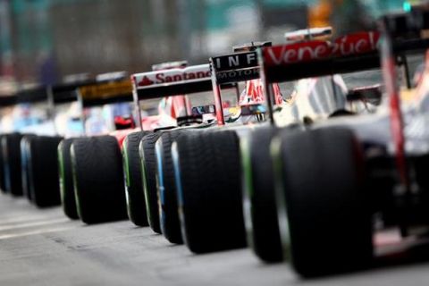 KUALA LUMPUR, MALAYSIA - MARCH 28:  Cars prepare to exit the pit lane during qualifying for the Malaysia Formula One Grand Prix at Sepang Circuit on March 28, 2015 in Kuala Lumpur, Malaysia.  (Photo by Mark Thompson/Getty Images)
