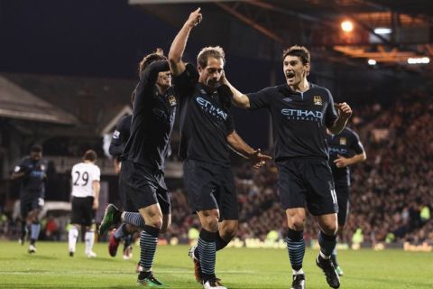 LONDON, ENGLAND - NOVEMBER 21:  Pablo Zabaleta (C) of Manchester City celebrates scoring his teams second goal with Gareth Barry (R) during the Barclays Premier League match between Fulham and Manchester City at Craven Cottage on November 21, 2010 in London, England.  (Photo by Scott Heavey/Getty Images)