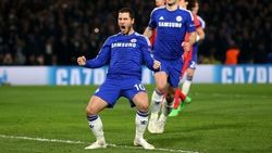 LONDON, ENGLAND - MARCH 11:  Eden Hazard of Chelsea celebrates after scoring his team's second goal from the penalty spotduring the UEFA Champions League Round of 16, second leg match between Chelsea and Paris Saint-Germain at Stamford Bridge on March 11, 2015 in London, England.  (Photo by Paul Gilham/Getty Images)