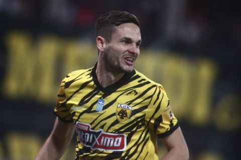 Ο Μιγιάτ Γκατσίνοβιτς πανηγυρίζει το γκολ που σημείωσε