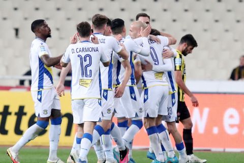 Οι παίκτες του Αστέρα πανηγυρίζουν γκολ κόντρα στην ΑΕΚ σε ματς της Super League