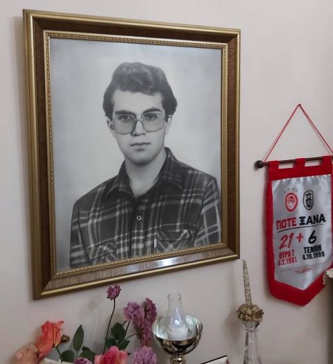 O αδελφός του αδικοχαμένου στη Θύρα 7, Γιάννη Κανελλόπουλου, στο SPORT24: "Εκείνη τη μέρα έχασα και τη μητέρα μου"