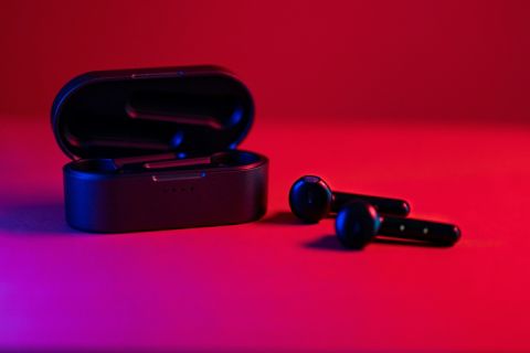 Ακουστικά earbuds που σου λύνουν τα χέρια έως 50€