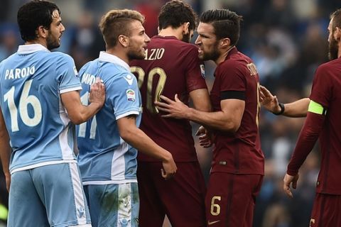 Lazio's midfielder from Italy Marco Parolo (L) and Lazio's forward from Italy Ciro Immobile (2ndL) argue with Roma's defender from Argentina Federico Fazio (C), Roma's midfielder from Netherlands Kevin Strootman (6) and Roma's midfielder from Italy Daniele De Rossi as Roma's defender from Greece Kostas Manolas (bottom) lies on the ground during the Italian Serie A football match SS Lazio vs AS Roma on December 4, 2016 at the Olympic stadium in Rome.  / AFP / FILIPPO MONTEFORTE        (Photo credit should read FILIPPO MONTEFORTE/AFP/Getty Images)