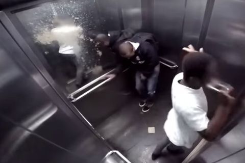 Φάρσες σε ασανσέρ: Μη γελάσεις αν μπορείς