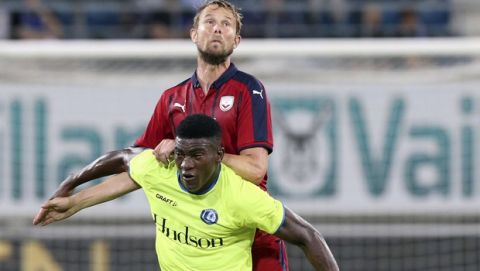 Gent's Taiwo Awoniyi, bottom, and Bordeaux's Lukas Lerager battle for the ball during the Europa League playoff, first leg, soccer match between Gent and Bordeaux at the KAA Gent Stadium in Ghent, Belgium, Thursday, Aug. 23, 2018. (AP Photo/Francois Walschaerts)