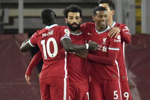 Οι παίκτες της Λίβερπουλ πανηγυρίζουν το γκολ του Σαλάχ κόντρα στην Γουλβς σε ματς της Premier League
