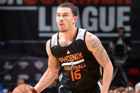LAS VEGAS, NV - JULY 20:  Mike James #16 of the Phoenix Suns dribbles the ball against the San Antonio Spurs during the Las Vegas Summer League Championship on July 20, 2015 at the Thomas & Mack Center in Las Vegas, Nevada. NOTE TO USER: User expressly acknowledges and agrees that, by downloading and or using this photograph, User is consenting to the terms and conditions of the Getty Images License Agreement. Mandatory Copyright Notice: Copyright 2015 NBAE  (Photo by Garrett Ellwood/NBAE via Getty Images)