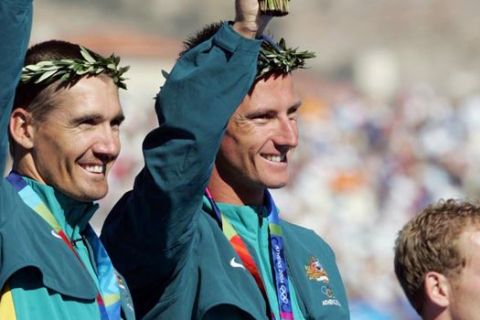 Ο Νέιθαν Μπάγκαλεϊ πανηγυρίζει την κατάκτηση του αργυρού μεταλλίου στα 500μ. Κ2 του κανόε καγιάκ στους Ολυμπιακούς Αγώνες 2004 | Σάββατο 28 Αυγούστου 2004