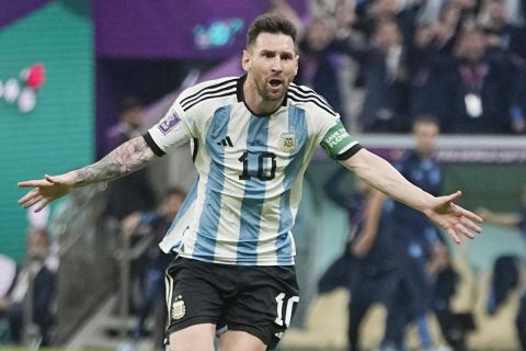 Ο Λιονέλ Μέσι πανηγυρίζει γκολ του στο ματς της Αργεντινής με το Μεξικό