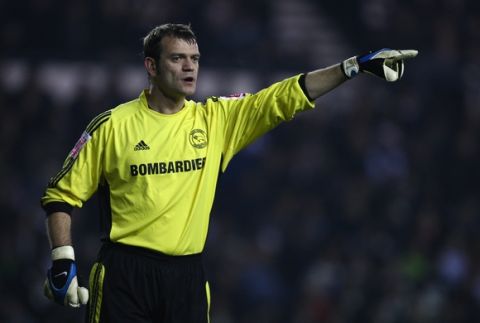 DERBY, UNITED KINGDOM - JANUARY 07:  Roy Carroll of Derby County gestures during the Carling Cup Semi Final 1st Leg match between Derby County and Manchester United at Pride Park on January 07, 2009 in Derby, England. (Photo by Laurence Griffiths/Getty Images)