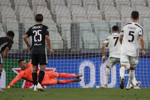 Juventus' Cristiano Ronaldo (7) scores a penalty during the Champions League round of 16 second leg, soccer match between Juventus and Lyon at the Allianz stadium in Turin, Italy, Friday, Aug. 7, 2020. (AP Photo/Antonio Calanni)