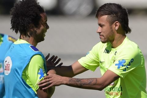 TERESOPOLIS, BRAZIL - MAY 31: Neymar (R) jokes with a Marcelo during a training session of the Brazilian national football team at the squad's Granja Comary training complex, in Teresopolis, 90 km from downtown Rio de Janeiro on May 31, 2014 in Teresopolis, Brazil. (Photo by Buda Mendes/Getty Images)