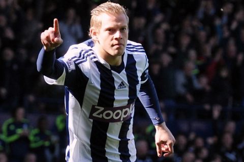 West Brom's Matej Vydra, left, celebrates after scoring against Tottenham during the English Premier League soccer match between West Bromwich Albion and Tottenham Hotspur at The Hawthorns Stadium in West Bromwich, England, Saturday, April 12, 2014.  (AP Photo/Rui Vieira)