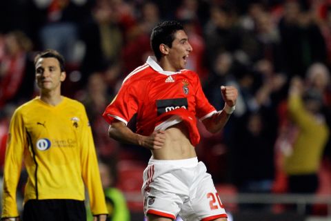 Ο Άνχελ Ντι Μαρία πανηγυρίζει το γκολ που σημείωσε κόντρα στην ΑΕΚ το 2009 για το Europa League