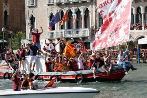 Βενέτσια: Παρέλαση για το Scudetto με σκάφη και βάρκες