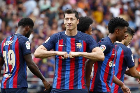 Ο Ρόμπερτ Λεβαντόβσκι της Μπαρτσελόνα πανηγυρίζει γκολ που σημείωσε κόντρα στην Έλτσε για τη La Liga 2022-2023 στο "Καμπ Νόου", Βαρκελώνη | Σάββατο 17 Σεπτεμβρίου 2022