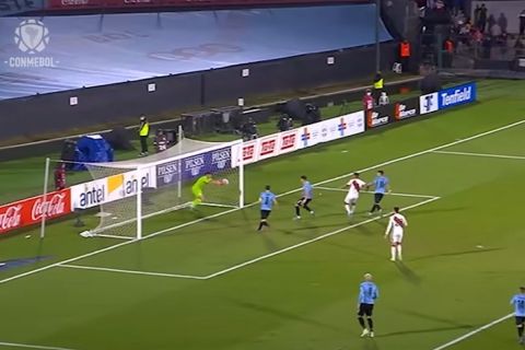 Φάση από το Ουρουγουάη - Περού για τα προκριματικά του Παγκοσμίου Κυπέλλου σε σουτ του Περού, το VAR έδειξε No Goal
