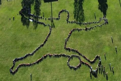 Παιδιά στην Αργεντινή δημιούργησαν μια ανθρώπινη αλυσίδα και σχημάτισαν την εμβληματική απόκρουση του Εμιλιάνο Μαρτίνες στο Μουντιάλ