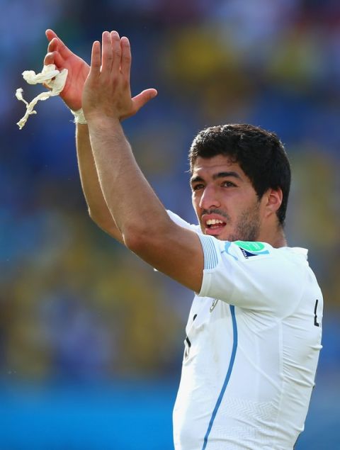 NATAL, BRAZIL - JUNE 24:  Luis Suarez of Uruguay acknowledges the fans after a 1-0 victory over Italy in the 2014 FIFA World Cup Brazil Group D match between Italy and Uruguay at Estadio das Dunas on June 24, 2014 in Natal, Brazil.  (Photo by Clive Rose/Getty Images)