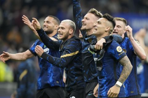 Οι παίκτες της Ίντερ πανηγυρίζουν νίκη επί της Μίλαν σε ημιτελικό Coppa Italia | 19 Απριλίου 2022