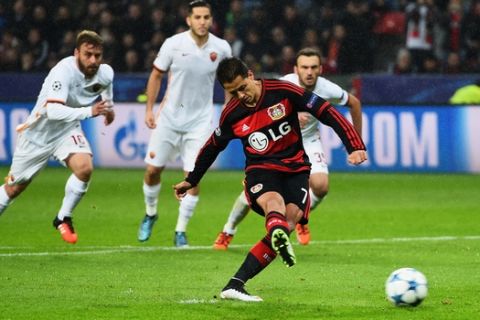 LEVERKUSEN, GERMANY - OCTOBER 20:  Javier Hernandez of Bayer Levekusen scores their first goal from a penalty during the UEFA Champions League Group E match between Bayer 04 Leverkusen and AS Roma at BayArena on October 20, 2015 in Leverkusen, Germany.  (Photo by Dennis Grombkowski/Bongarts/Getty Images)