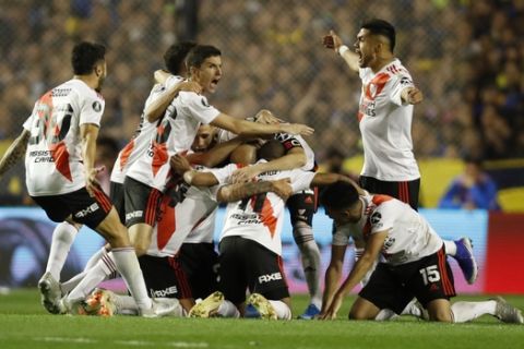 Players of River Plate celebrate their 0-1 lost against Boca Juniors at the end a Copa Libertadores semifinal second leg soccer match at La Bombonera stadium in Buenos Aires, Argentina, Tuesday, Oct. 22, 2019. River won 2-1 on aggregate and qualified to the final. (AP Photo/Natacha Pisarenko)