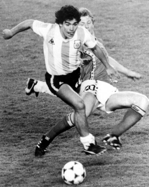 H παρθενική συμμετοχή του Ντιέγκο Μαραντόνα σε Παγκόσμιο Κύπελλο, το 1982, κόντρα στο Βέλγιο
