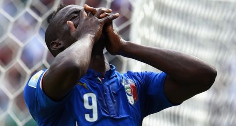RECIFE, BRAZIL - JUNE 20:  Mario Balotelli of Italy reacts to a missed change during the 2014 FIFA World Cup Brazil Group D match between Italy and Costa Rica at Arena Pernambuco on June 20, 2014 in Recife, Brazil.  (Photo by Claudio Villa/Getty Images)