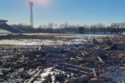 Πόλεμος στην Ουκρανία: Ο βομβαρδισμός των Ρώσων κατέστρεψε το γήπεδο της Ντέσνα