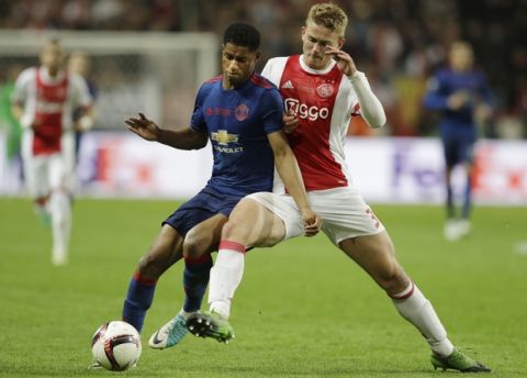 Manchester's Marcus Rashford, left, and Ajax's Matthijs de Ligt challenge for the ball during the soccer Europa League final between Ajax Amsterdam and Manchester United at the Friends Arena in Stockholm, Sweden, Wednesday, May 24, 2017. (AP Photo/Michael Sohn)