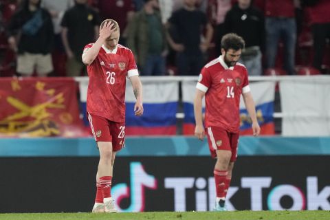 Οι παίκτες της Ρωσίας απογοητευμένοι μετά τον αποκλεισμό της Ρωσίας από τη Δανία