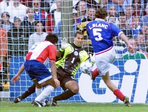 French defender Laurent Blanc scores as Paraguay's goalkeeper Jose Luis Chilavert dives, 28 June at the Felix Bollaert stadium in Lens, northern France, during the 1998 Soccer World Cup second round match between France and Paraguay. France won 1-0 during golden goal extra time and qualified for the World Cup quarter-finals to play vs Italy, 03 July in Saint-Denis. (at L Parguayan player Celso Ayala)
  (ELECTRONIC IMAGE)    AFP PHOTO PASCAL GEORGE