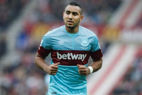 Dimitri Payet of West Ham United during the Barclays Premier League match between Sunderland and West Ham United at the Stadium of Light on September 26, 2015 in Sunderland United Kingdom ,(Photo by Steve Welsh/Getty Images)