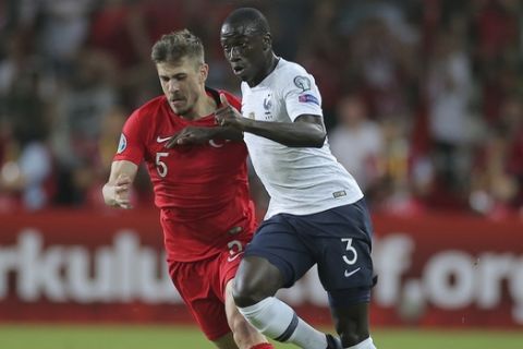 Turkey's midfielder Dorukhan Tokoz, left, chases France's defender Ferland Mendy during the Euro 2020 Group H qualifying soccer match between Turkey and France in Konya, Turkey, Saturday June 8, 2019. (AP Photo)