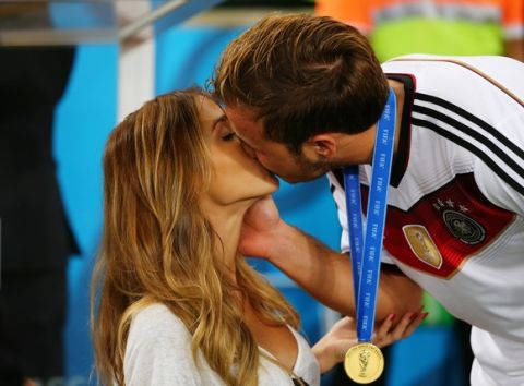 RIO DE JANEIRO, BRAZIL - JULY 13:  Mario Goetze of Germany kisses girlfriend Ann-Kathrin Brommel after defeating Argentina 1-0 in extra time during the 2014 FIFA World Cup Brazil Final match between Germany and Argentina at Maracana on July 13, 2014 in Rio de Janeiro, Brazil.  (Photo by Martin Rose/Getty Images)